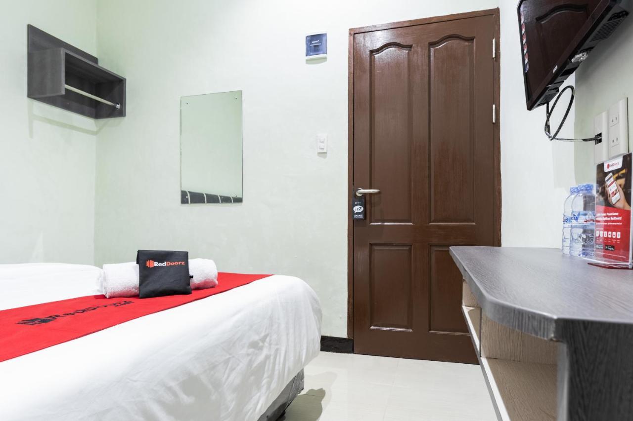 RedDoorz near Medan Amplas Deli Tua Exterior foto