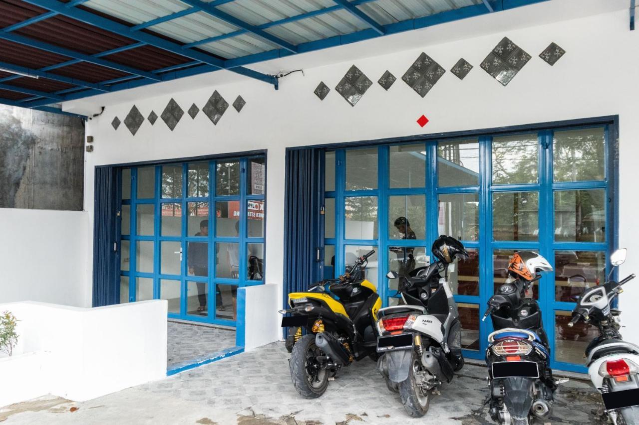 RedDoorz near Medan Amplas Deli Tua Exterior foto
