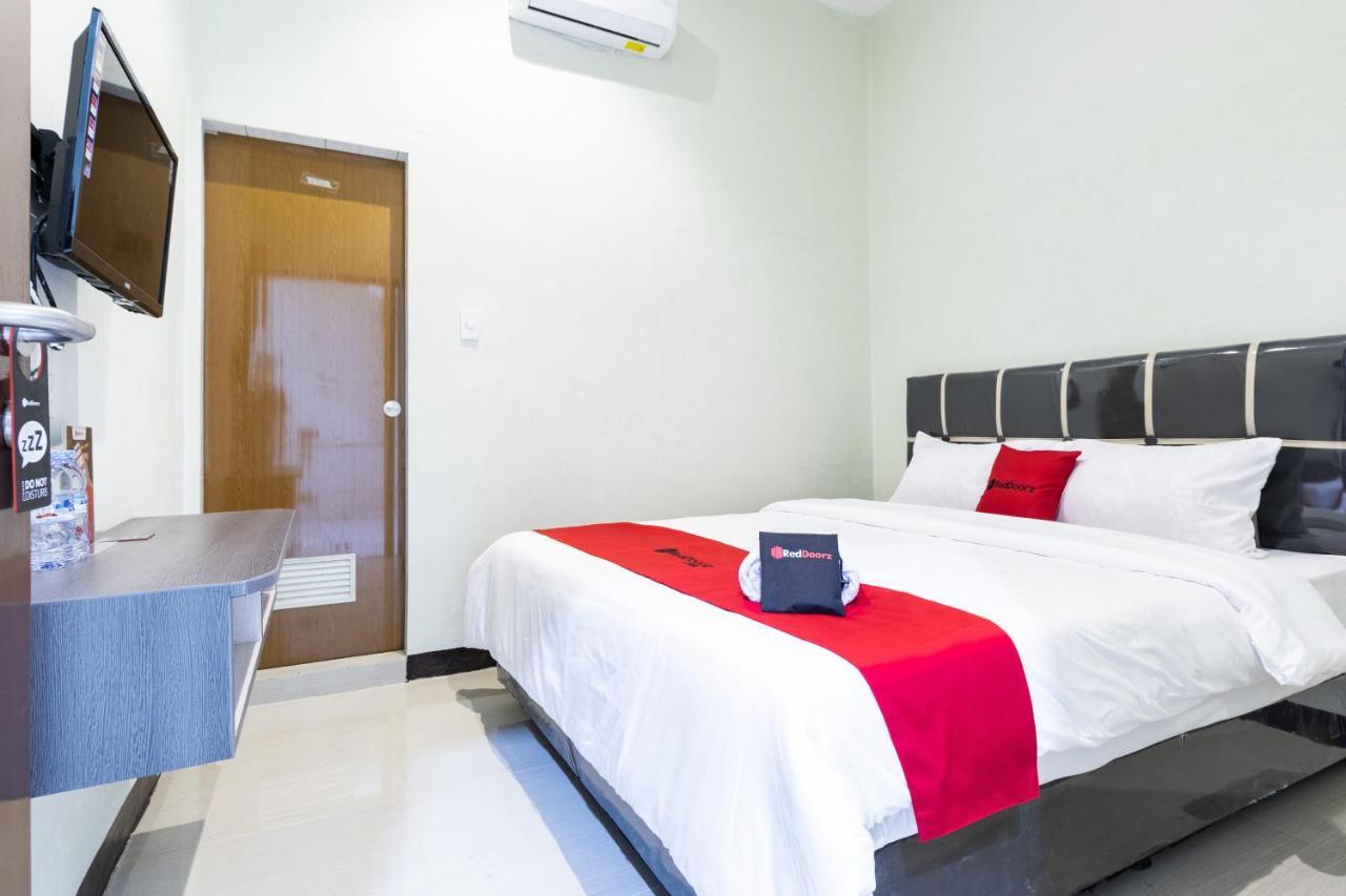RedDoorz near Medan Amplas Deli Tua Exterior foto